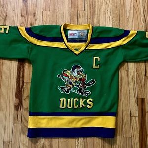 Mighty Ducks Jersey kids size xxs wesrs like a small/medium